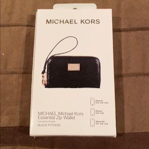 SOLD!!!....New Micheal Kors essential zip wallet.